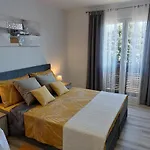 Room Violeta